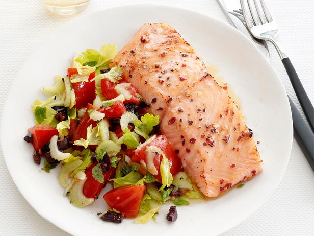 Salmon on a bed of lettuce