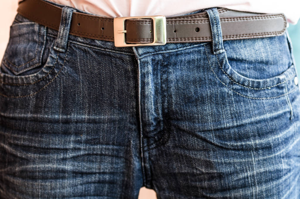 Can left testicle pain result from wearing tight pants?
