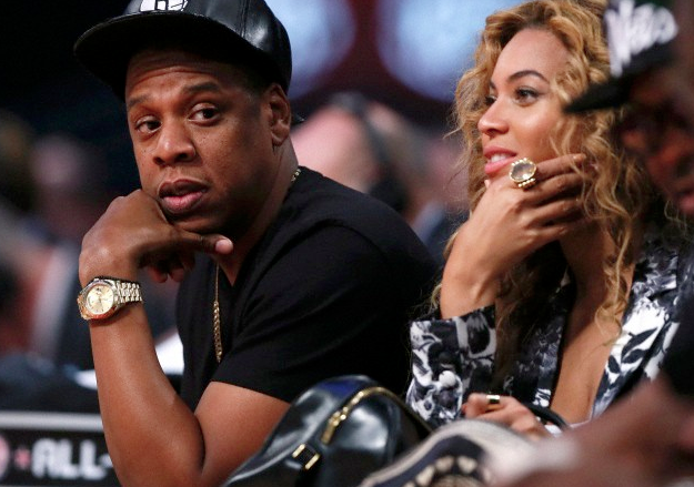 Beyonce and Jay Z at a basketball game