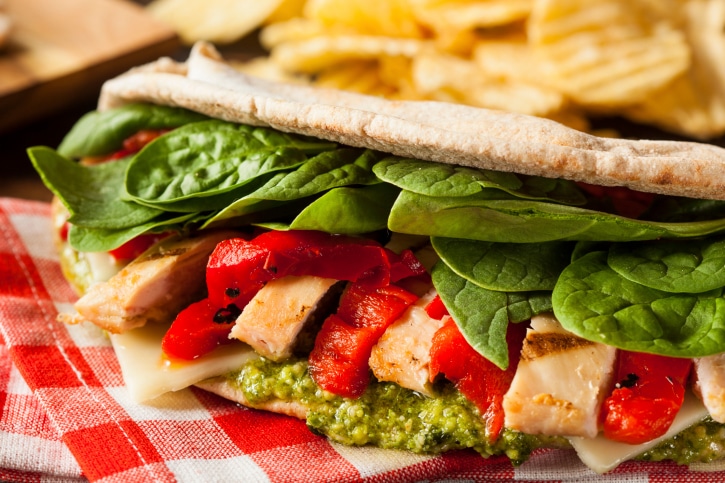 healthy grilled chicken pesto sandwich