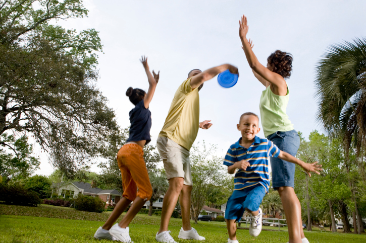 Family playing frisbee