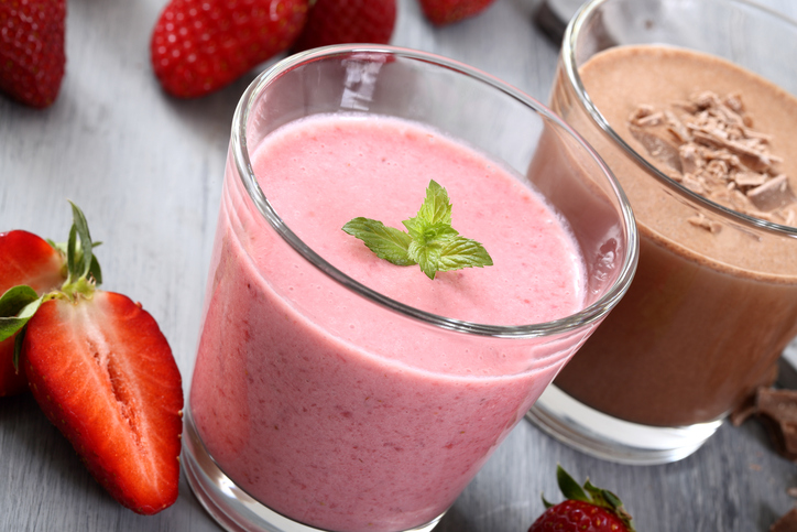 smoothies strawberry and chocolate