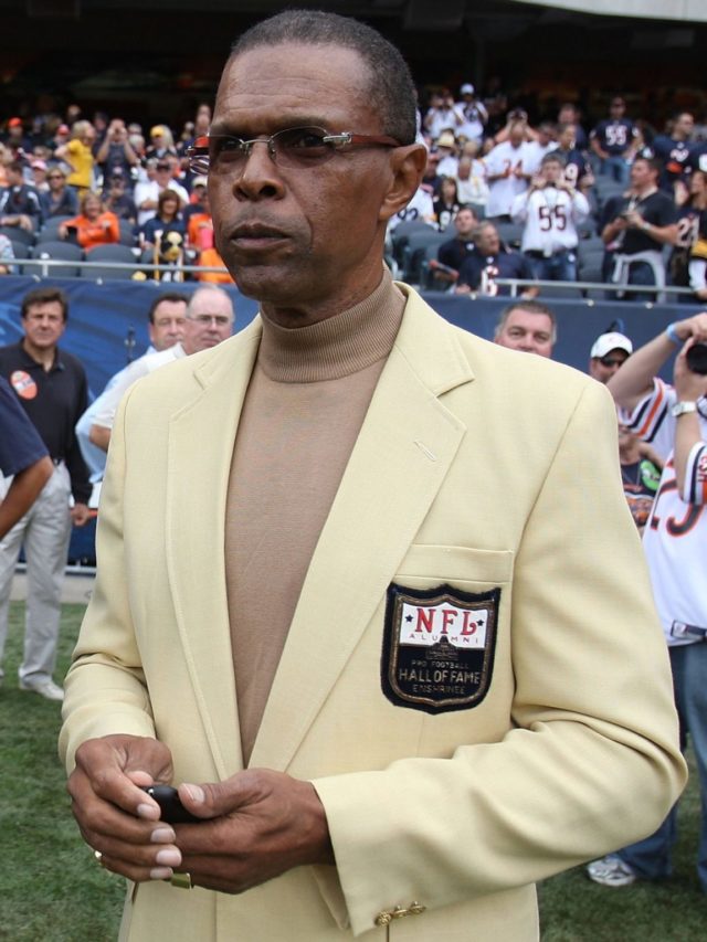 Chicago Bears Legend Gale Sayers Dies at 77