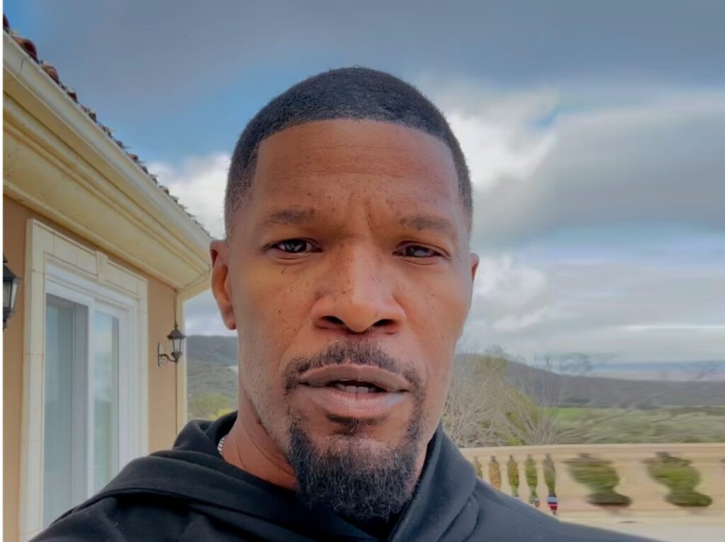 Jamie Foxx Had To Be Revived Doctors Say Hes “lucky To Be Alive” Luv68
