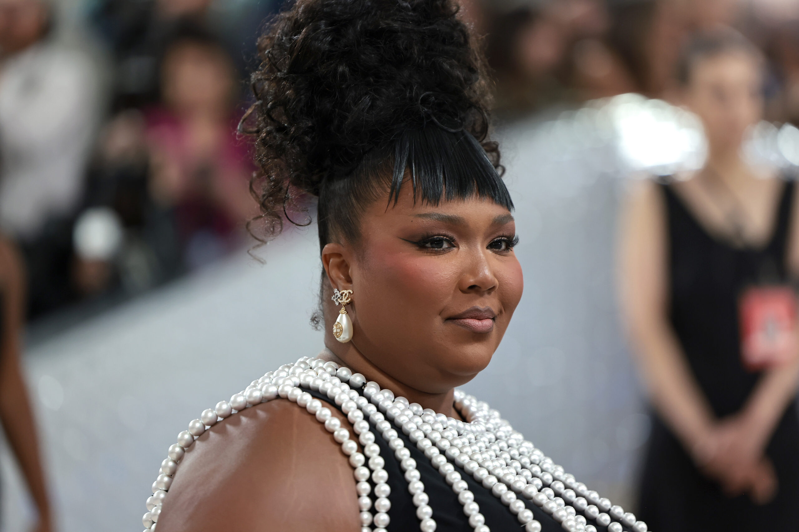 Singer Lizzo Shares Shocking Weight Loss